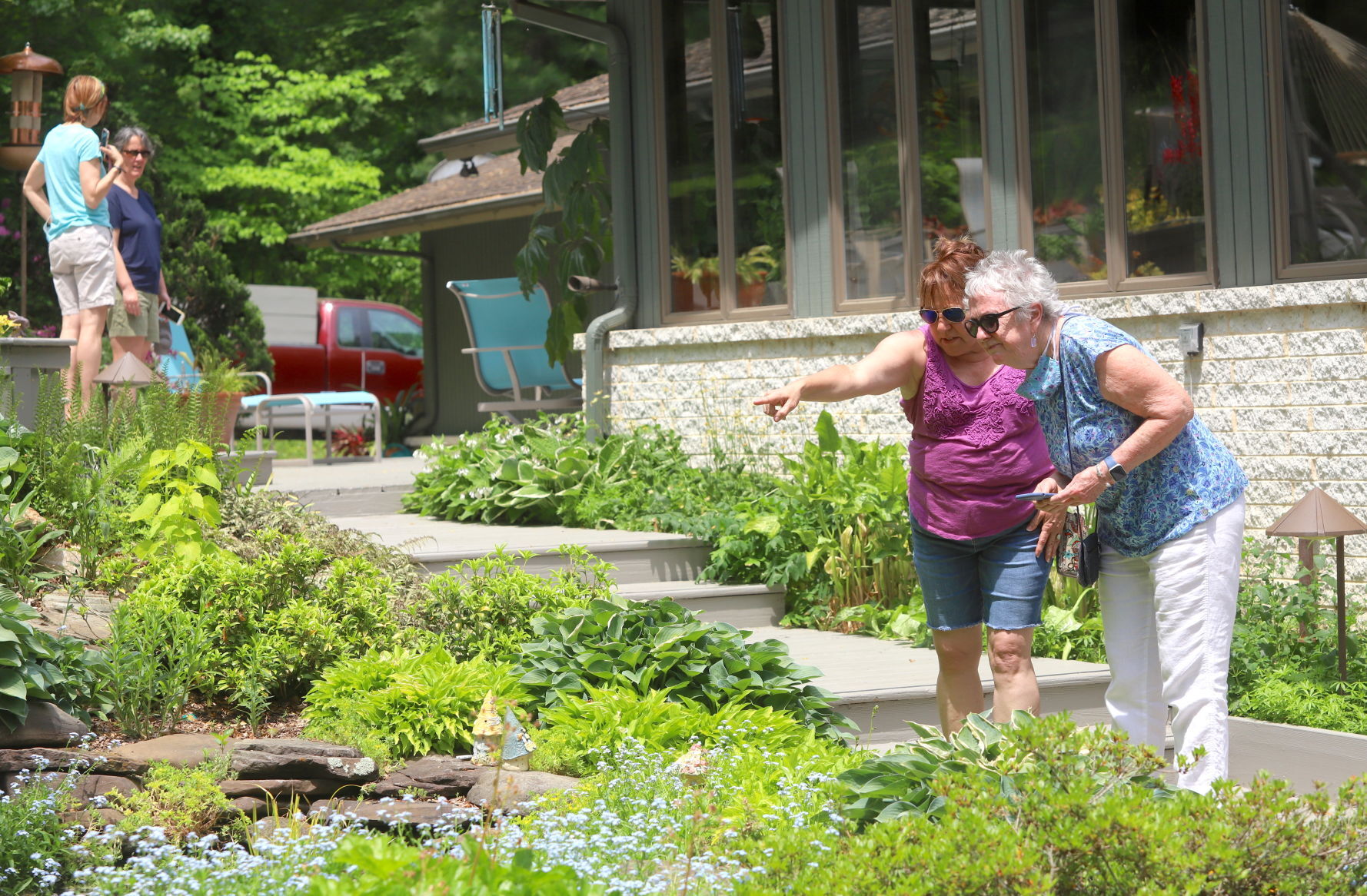 Newark Garden Tour